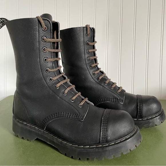 Vegetarian Shoes 10 Eyelet Work Boots in Vegan Pebbled Leather *England* - Picture 6 of 14